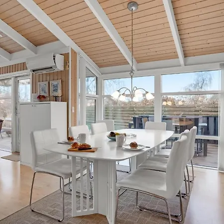 펜션 With Fireplace 11